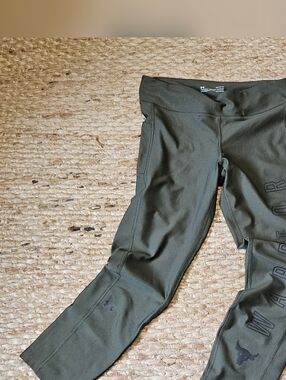 Under Armour Army Green  Leggings - Sz Lg